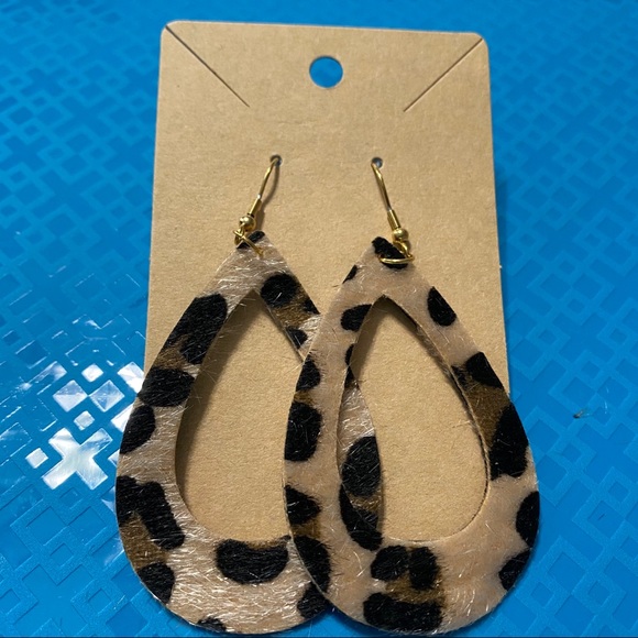 Leopard Animal Print Teardrop Cut Out Earrings - Picture 2 of 5